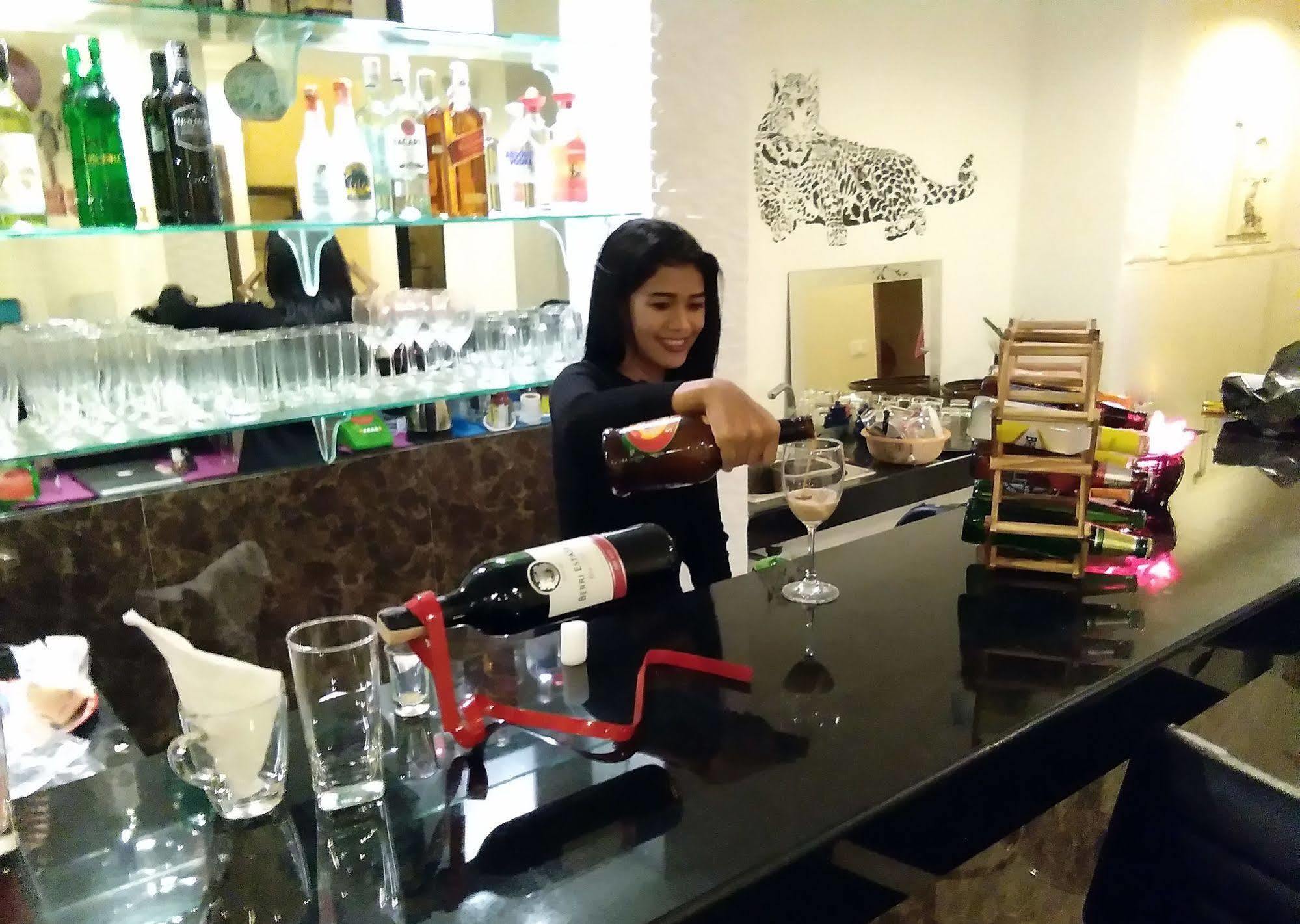 The Shades Bed And Breakfast Boutique Hotel Patong Esterno foto